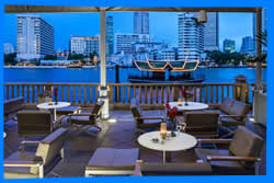 Бар The River в Peninsula Hotel Bangkok 
