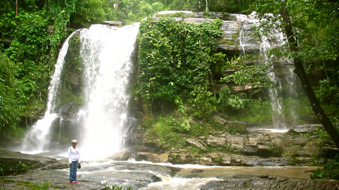MAE SAPOK WATERFALL  CHIANG MAI THAILAND_КОРОЛЕВСКИЙ ДВОРЕЦ ПУ ПИНГ ЧИАНГ МАЙ ЧАНГ МЕЙ ТАИЛАНД