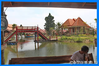 Плавучий рынок Hua Hin Sam Phan Nam Floating Market