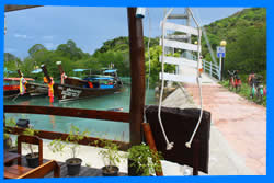 Остров Пхи Пхи, Koh Phi Phi Island, Краби, Южный Таиланд, Тайланд, Krabi, Thailand, лучший отель на Пхи Пхи, отели Пхи Пхи, отдых на Пхи Пхи, фото Пхи Пхи, туры на Пхи Пхи, дешевые авиабилеты в Краби,  острова Краби, ресторан, пхи пхи фото-отчёт, еда, ночной клуб, пляж, номер в отеле Пхи Пхи, медовый месяц на Пхи Пхи