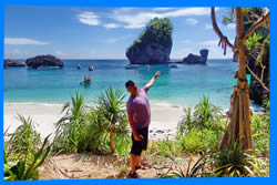 Loh Moo Dee Bay, Phi Phi Beaches & Islands Guide