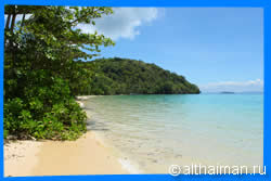 Loh Moo Dee Bay, Phi Phi Beaches & Islands Guide