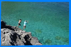 пляж Тонсай, Tonsai beach, Остров Пхи Пхи, Koh Phi Phi Island, Краби, Южный Таиланд, Тайланд, Krabi, Thailand, лучший отель на Пхи Пхи, отели Пхи Пхи, отдых на Пхи Пхи, фото Пхи Пхи, туры на Пхи Пхи, дешевые авиабилеты в Краби,  острова Краби, ресторан, пхи пхи фото-отчёт, еда, ночной клуб, пляж, номер в отеле Пхи Пхи, медовый месяц на Пхи Пхи