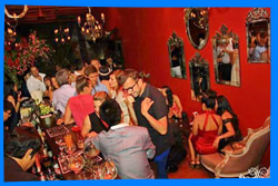 Wonderland Phuket, Пхукет Отзывы, Коктейль Лаунж, Вино и Шампанское в Старом Городе Пхукете
