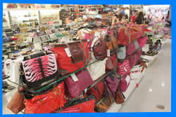 Карон Базар (Shopping Sale Karon Plaza) - Пхукет, Торговый Центр подобный Рынку прямо на Набережной Карона