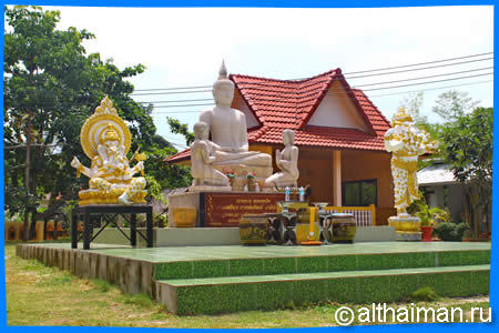 Wat Pha Sang Tham, also know as Pah Saeng Dhamma