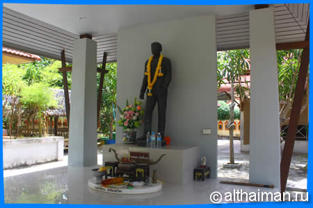 Wat Pha Sang Tham, also know as Pah Saeng Dhamma
