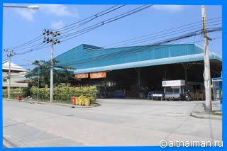 Chinese Temple and Baan Tai Fresh Market Photo 