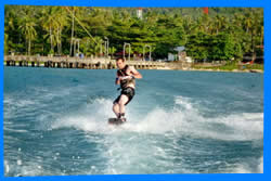 Kiteboarding in Baan Tai 